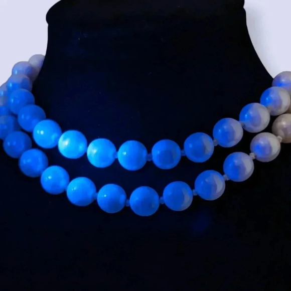 Vintage Knotted Glass Pearl Necklace - Picture 2 of 4